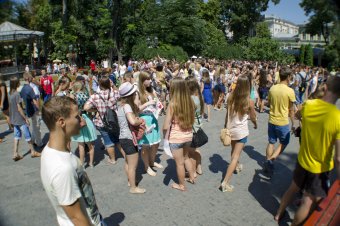 "Нет - войне! Да - обнимашкам!"