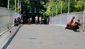 На Тёщином мосту пахнет краской
