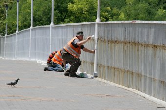 На Тёщином мосту пахнет краской