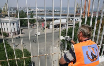 На Тёщином мосту пахнет краской