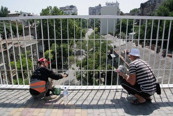 На Тёщином мосту пахнет краской