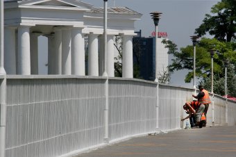 На Тёщином мосту пахнет краской