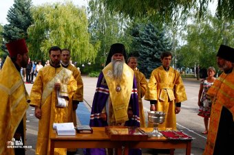 Епископ Аркадий благословил казачество