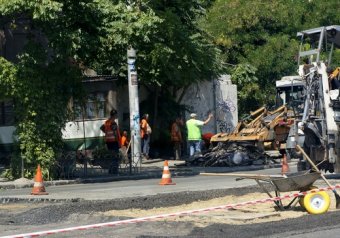 В Одессе устраняют последствия стихии: Ремонт дорог, очистка люков и коллекторов (фото)