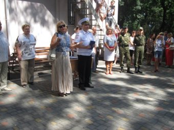 Одесские школьники несут Почетную Вахту Памяти на Аллее Славы