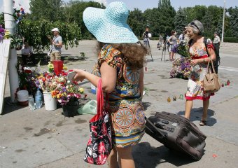На Куликовом поле запустили в небо траурные шары (фото)