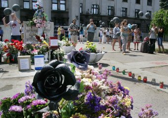 На Куликовом поле запустили в небо траурные шары (фото)