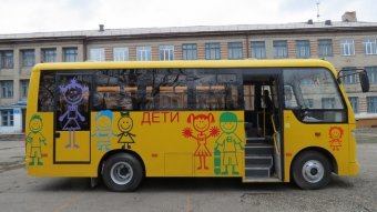 Детей в школы по-прежнему будут доставлять автобусы