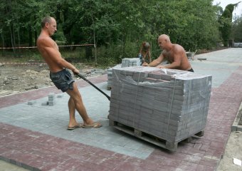 Благоустройство парка Победы завершится ко Дню города (фото)