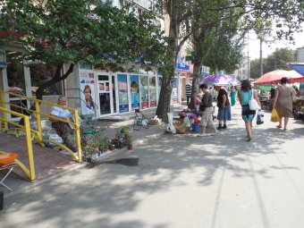 Стихийный рынок на площади Независимости работает с новой силой