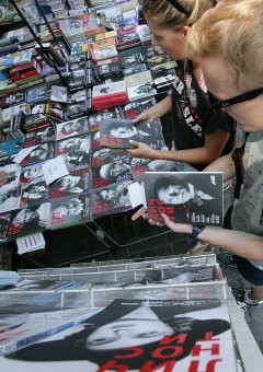 В Одессе проходит Международная книжная выставка-ярмарка «Зленая волна» (фото)