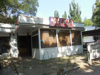 Десятки МАФов обосновались на зелёной зоне по ул. Гайдара