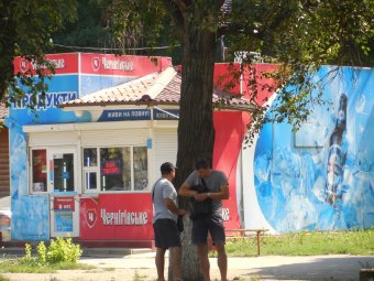 Десятки МАФов обосновались на зелёной зоне по ул. Гайдара