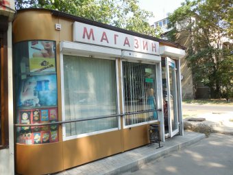 Десятки МАФов обосновались на зелёной зоне по ул. Гайдара