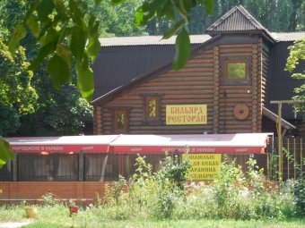 Десятки МАФов обосновались на зелёной зоне по ул. Гайдара