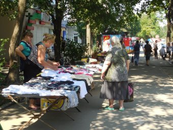 На Генерала Петрова развернулась стихийная торговля