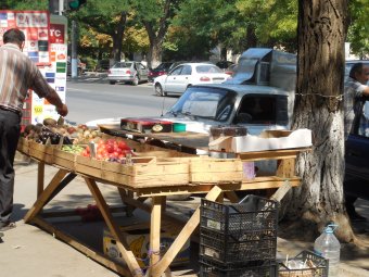 На Генерала Петрова развернулась стихийная торговля