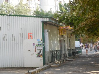 Жители Киевского района требуют снести «наливайки»