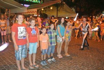 По улицам Одессы прошла яркая праздничная кавалькада цирка “Кобзов”