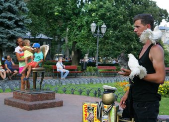 В Одессе очередь… у стула (фото)
