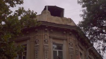 Пострадавшему от обвалившегося фасада ребенку ничего не угрожает