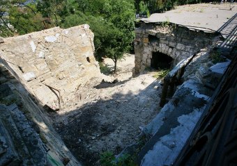 Генеральная уборка в Одессе: Расчистка территории у бывшего Рыбного ресторана (фото)