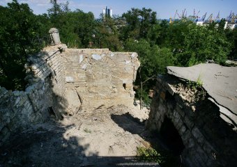 Генеральная уборка в Одессе: Расчистка территории у бывшего Рыбного ресторана (фото)