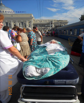 Одесские спасатели ежедневно встречают и оказывают помощь сотням жителям Востока Украины 