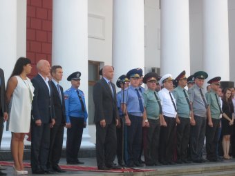 Возле мэрии поднят украинский флаг (фото)