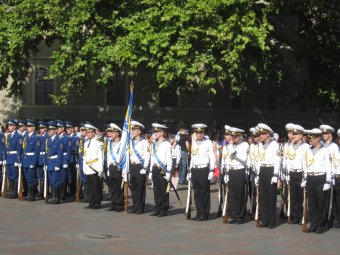 Возле мэрии поднят украинский флаг (фото)