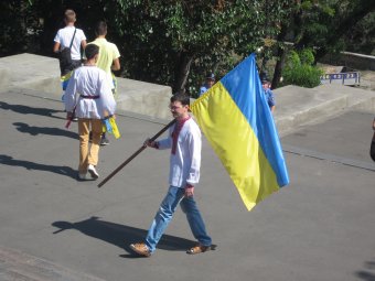 На Потемкинской лестнице развернули огромный украинский флаг (фото)