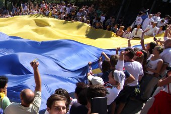 23-метровый украинский флаг развернули одесситы над Потемкинской лестницей