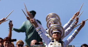 23-метровый украинский флаг развернули одесситы над Потемкинской лестницей