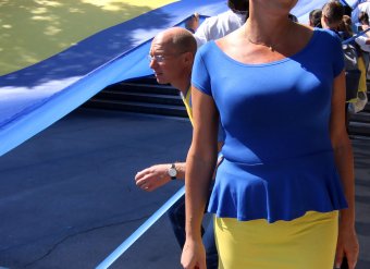 23-метровый украинский флаг развернули одесситы над Потемкинской лестницей