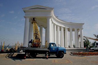 К 220-летию Одессы отреставрируют колоннаду (фото)