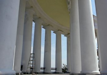 К 220-летию Одессы отреставрируют колоннаду (фото)