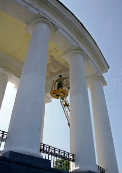 К 220-летию Одессы отреставрируют колоннаду (фото)