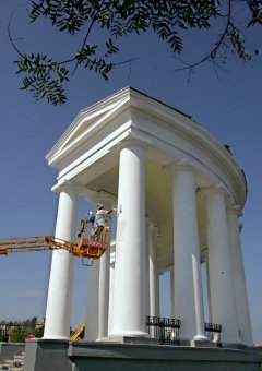 К 220-летию Одессы отреставрируют колоннаду (фото)
