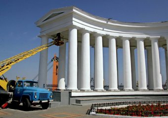 К 220-летию Одессы отреставрируют колоннаду (фото)
