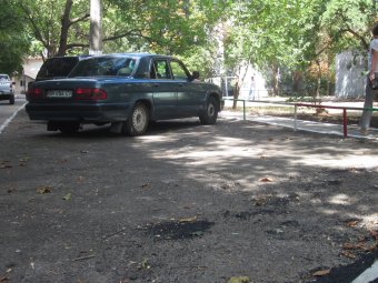 «Одесский дворик»: Благоустроен двор на Генерала Петрова, 50 (фото)