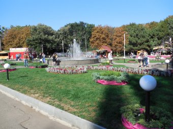 Ко Дню города в парке Горького открылась обновлённая аллея