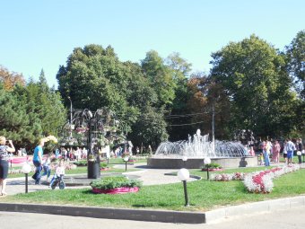Ко Дню города в парке Горького открылась обновлённая аллея