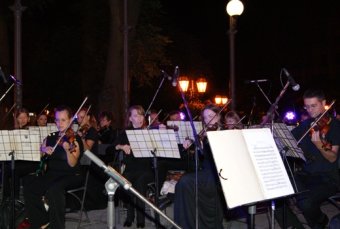 Музыка из ротонды поднялась в небо (фото)
