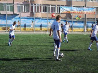 К 220-летию Одессы в школе № 4 открыли современный стадион