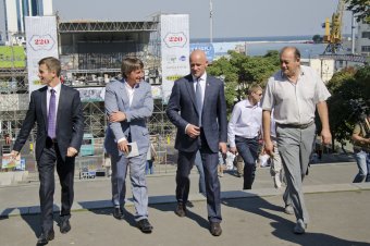 Геннадий Труханов открыл Лунный парк после реконструкции
