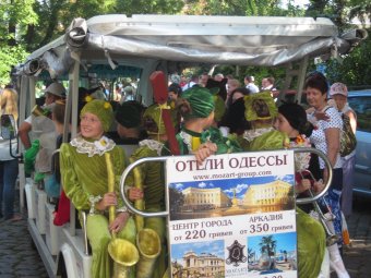 Пушкин, морская шаланда и вигвам - в Одессе состоялся Парад колясок