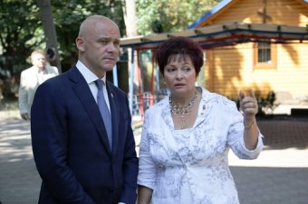 Центр реабилитации лиц с отклонениями психофизического развития получил подарок от города - детскую площадку (фото)