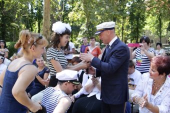 Центр реабилитации лиц с отклонениями психофизического развития получил подарок от города - детскую площадку (фото)