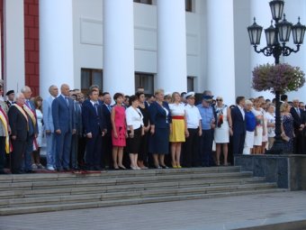 Равнение на флаг!
