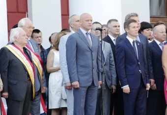 Равнение на флаг!